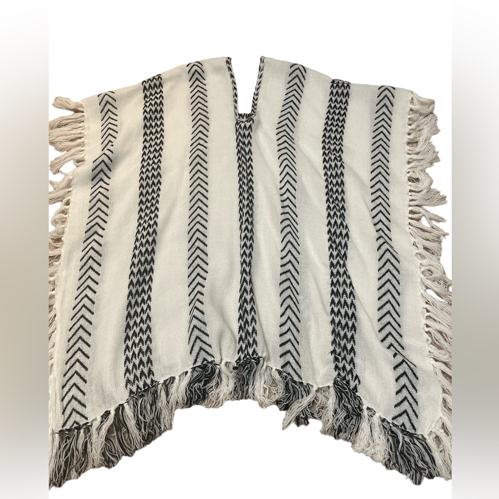 Express Womens Poncho One Size Fits Most Cape White Black Tribal Designs